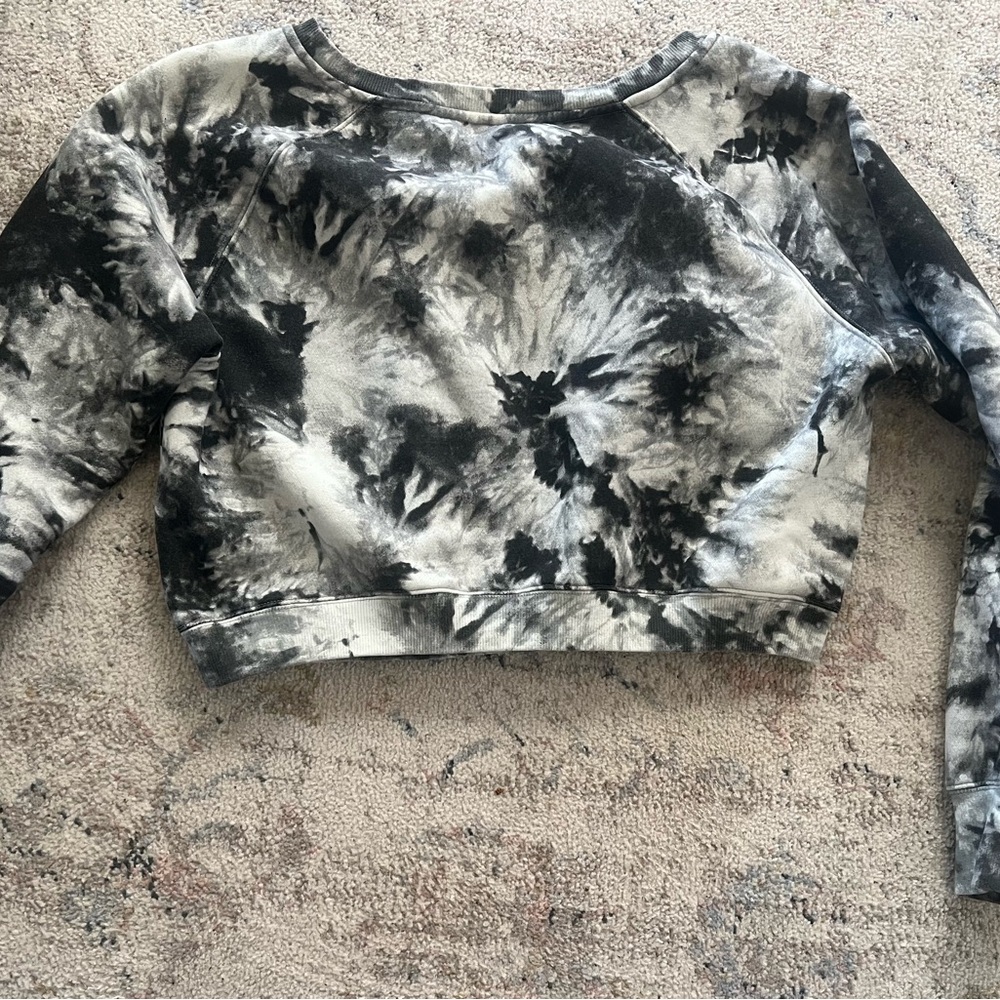 Balance collection black and white tie dye long sleeve crop top shirt - Picture 4 of 4